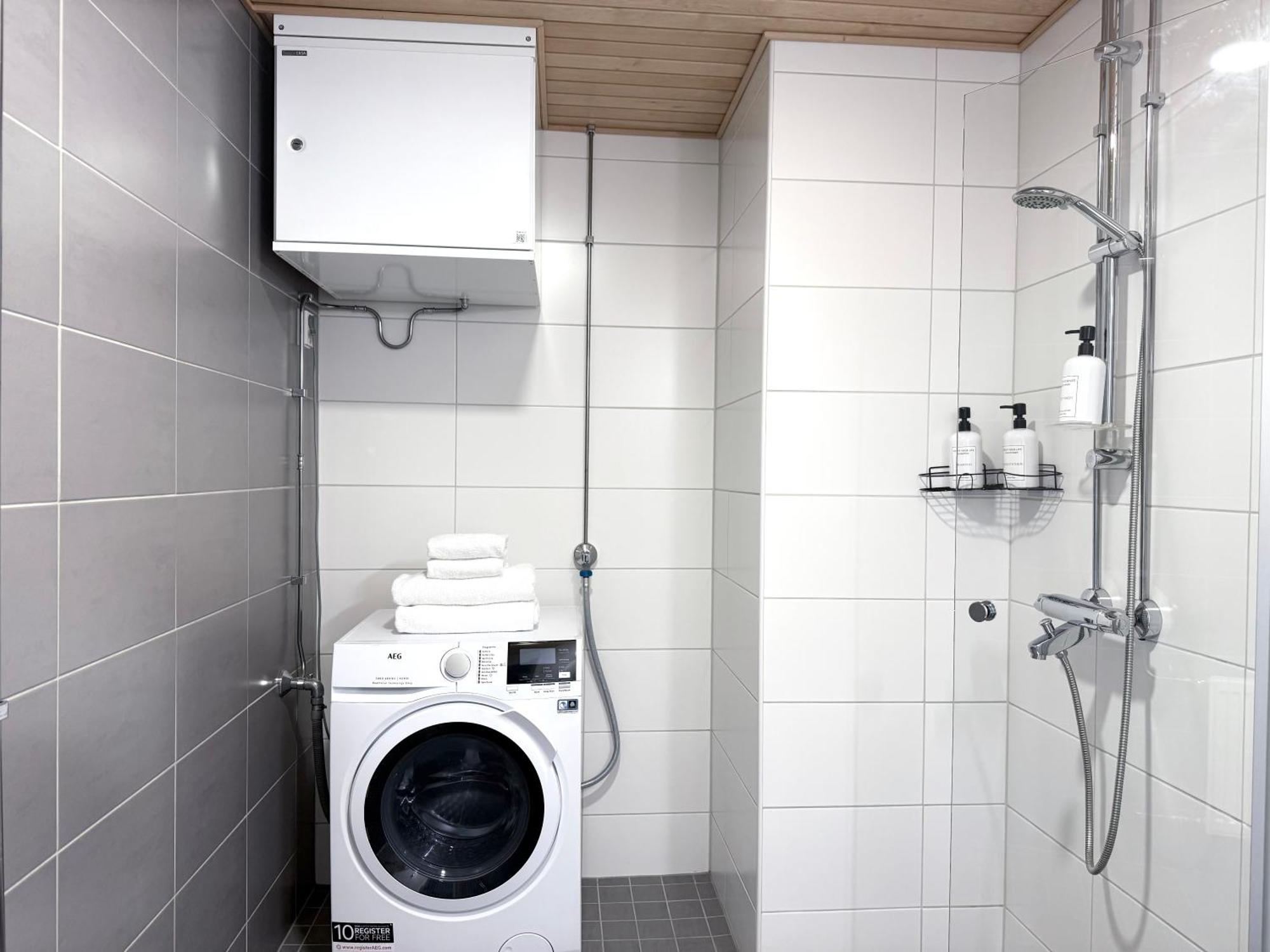Spacious Railway Station Apartment *