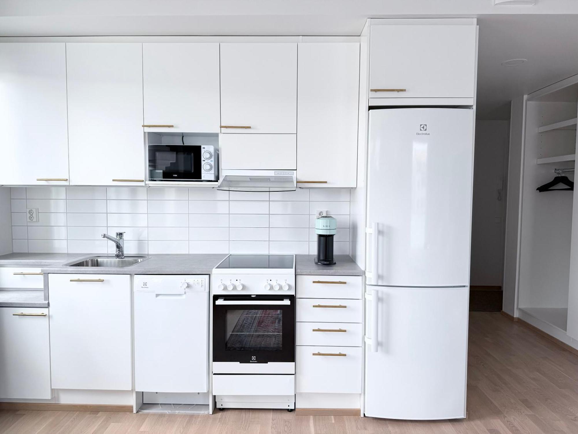 Spacious Railway Station Apartment *